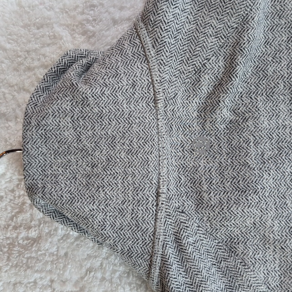 242-Lululemon Women's Gray and Black Vest‎ - Picture 8 of 8